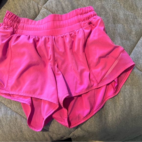 Women’s Lululemon hottie hot short - Picture 5 of 6